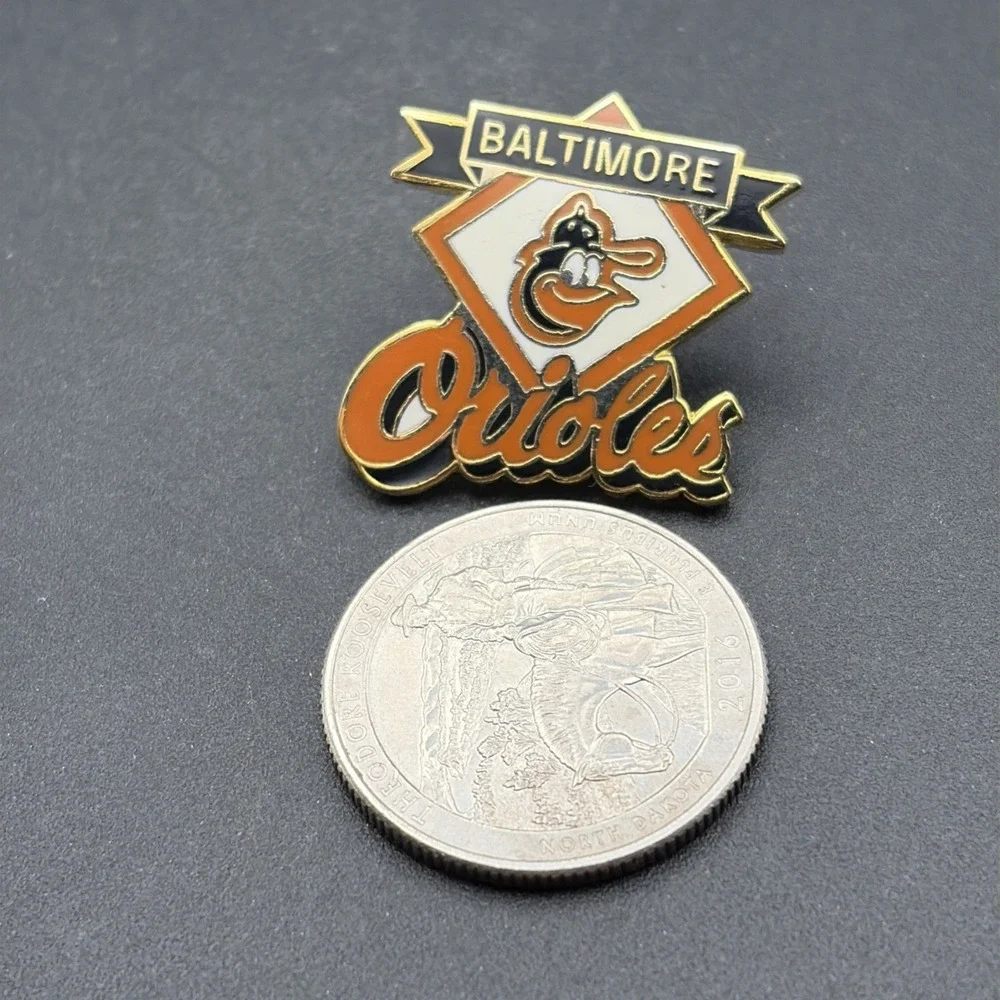 Baltimore Orioles Mascot MLB Baseball Team Lapel‎ Hat Pin